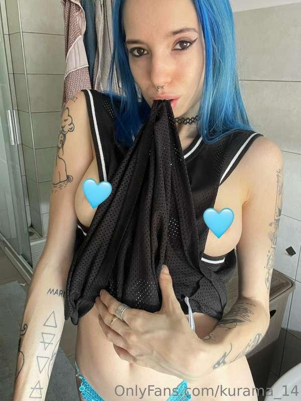 🇮🇹: Le mie tette ti stanno aspettando😏😜🩵

🇺🇸: My boobs are w..