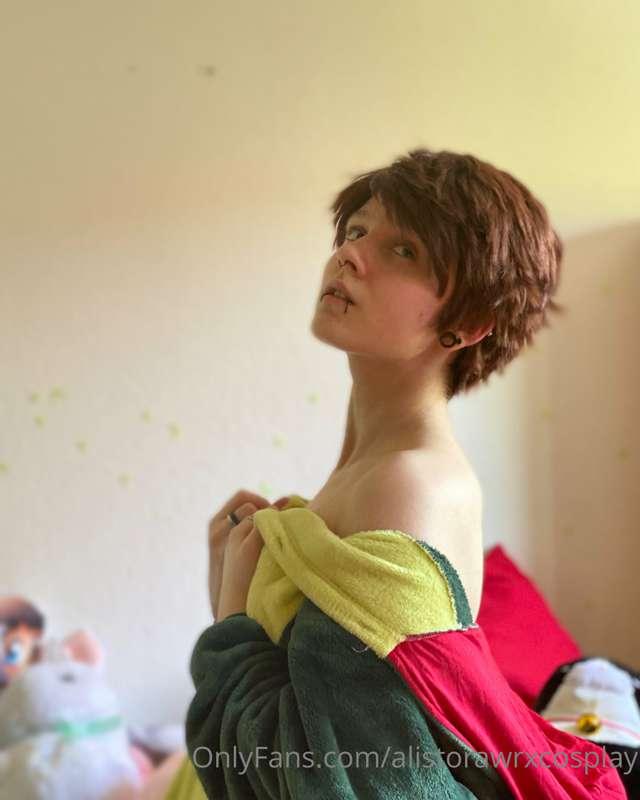 Here‘s some cosplay content 💗