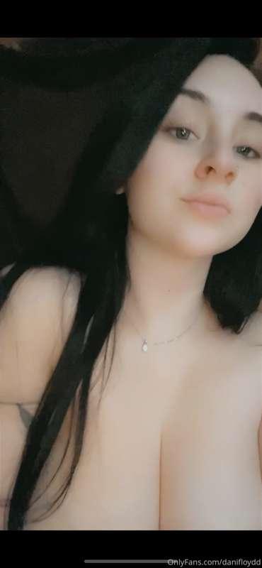 Unlock to see my soft boobies, firm belly, and my big booty!..