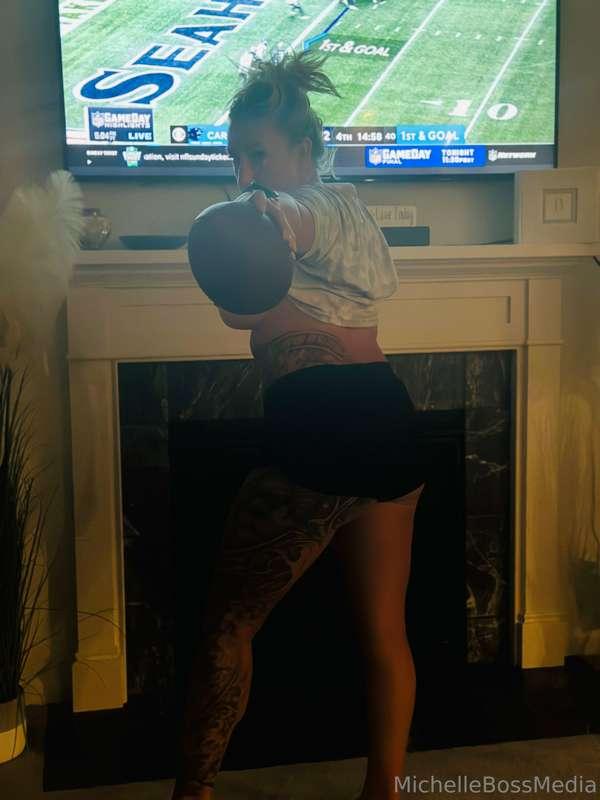 STEELERS FOOTBALL 🏈 
RAIDERS FOOTBALL 🏈 
$5 bets pick who’s ..