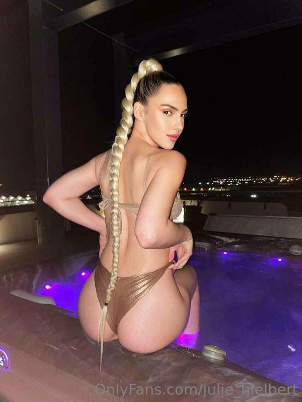 Long legs, fit ass and cute face🥰
Follow my new bestie for f..