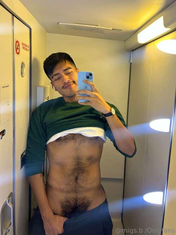 On a flight to Hawaii to see Grant aka Zaddy G … I can’t wai..