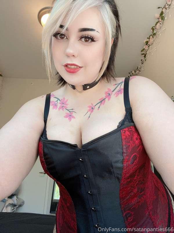 How do I ask one of my friends to take nsfw pictures of me a..