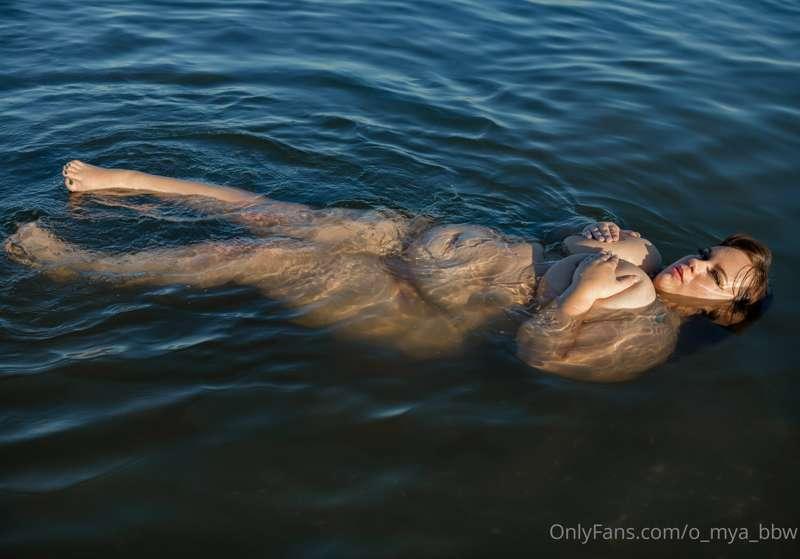 This water, my pussy made it! @braggsboudoir
