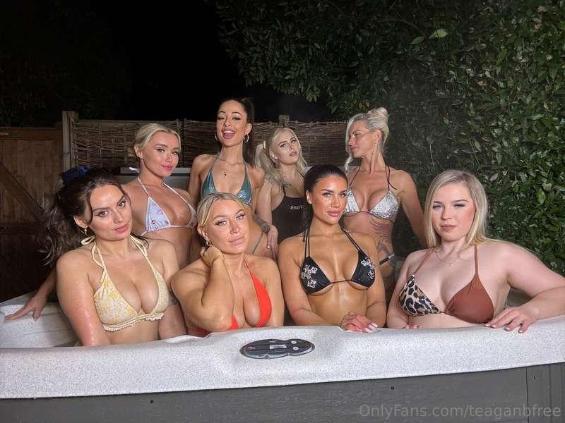 ***Hot Tub Fun*** With Friends 🫧 @teaganof