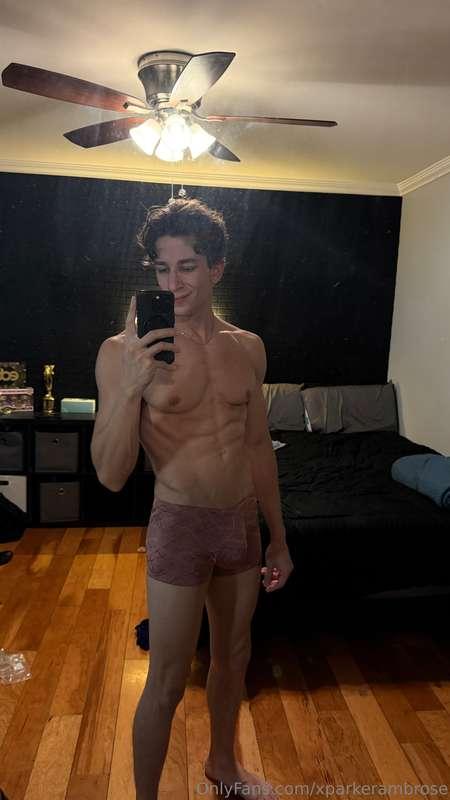 Want me all to yourself? Come talk to me in DMs 😈