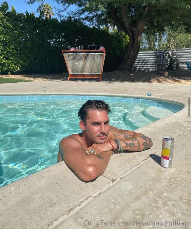 Poolside, cool drink, and a whole vibe 🥤