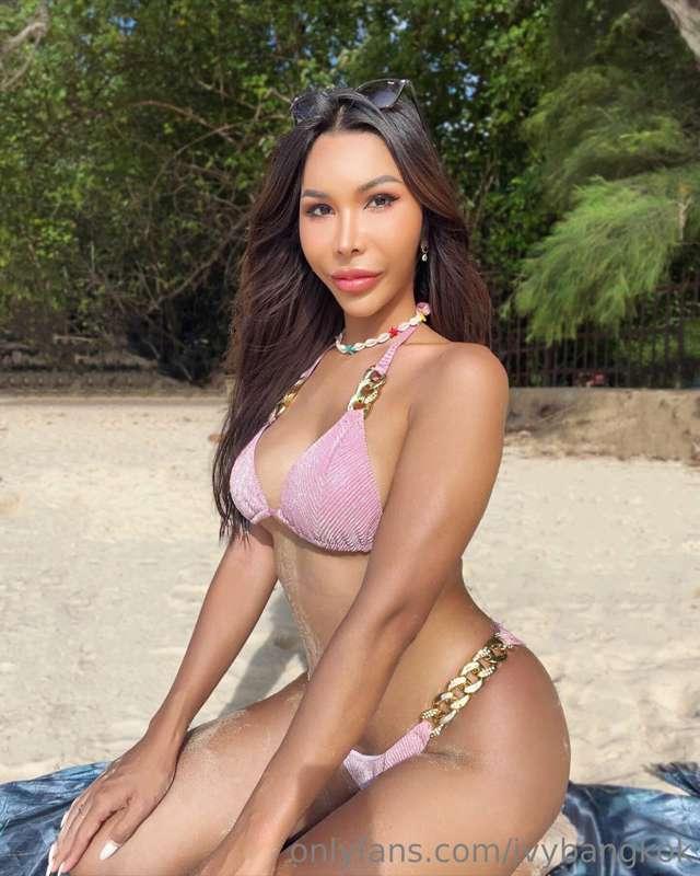 Hi honey would you come to join me?🥰🌊🍾💦