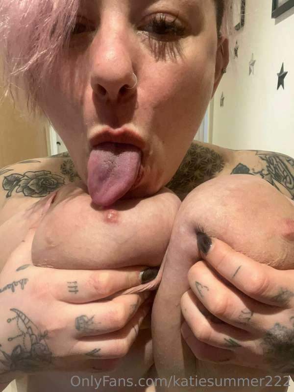 Lick my nipples 😜