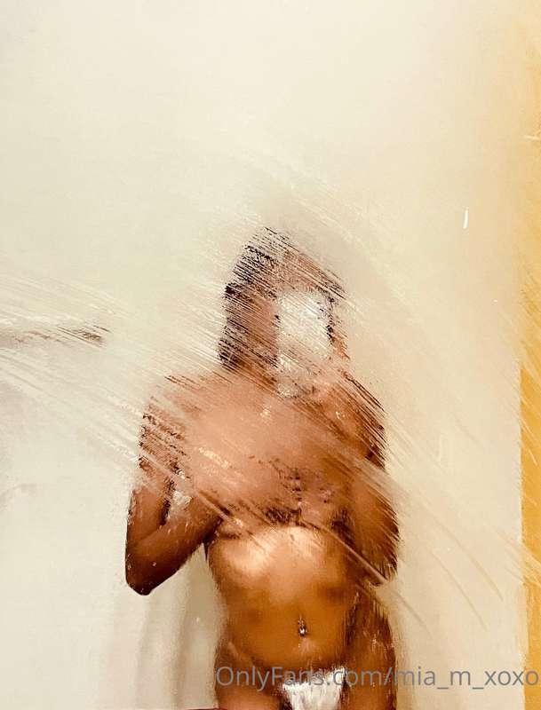 I bet you want me remove my hands 🥵😈
Take your clothes off a..