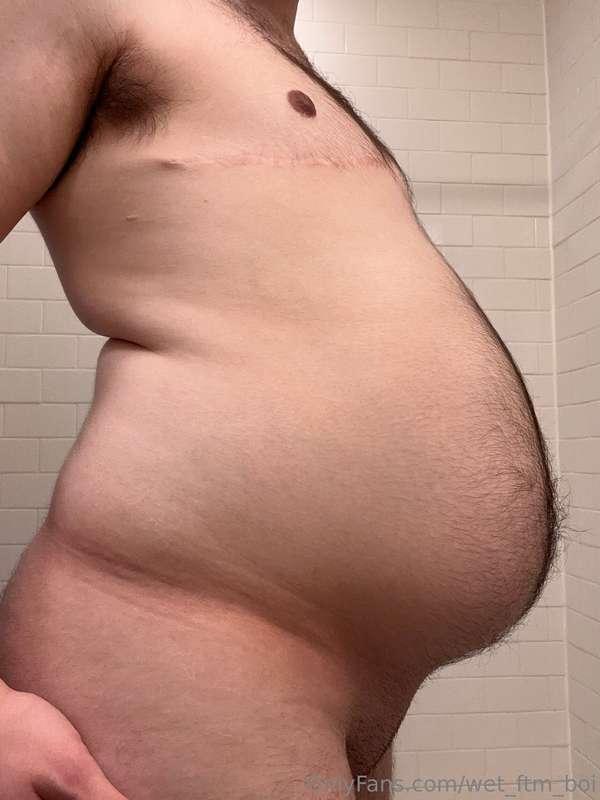 28 weeks!!! officially in the third trimester! im showing so..