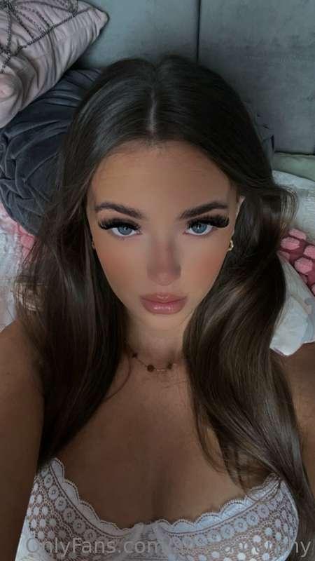 Who’s ready for me 😈I’m so horny and want to drain ur balls ..
