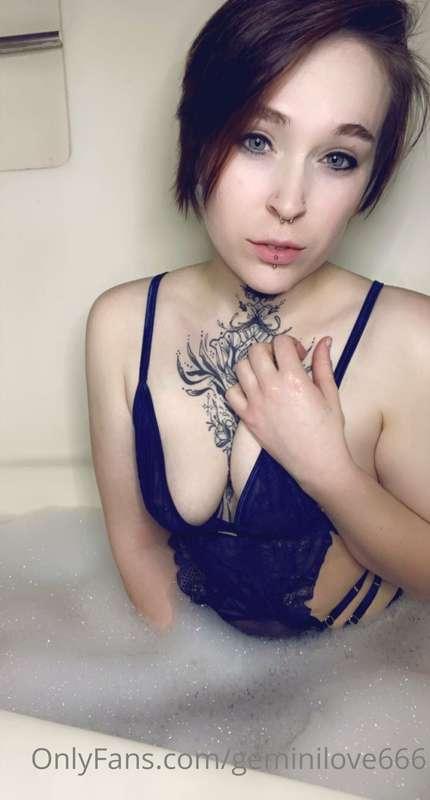 Good night sweetie 😘 have sexy dreams of me 😈   New videos d..