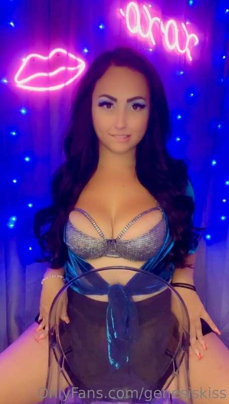 I just wanna be someone’s slut 💦