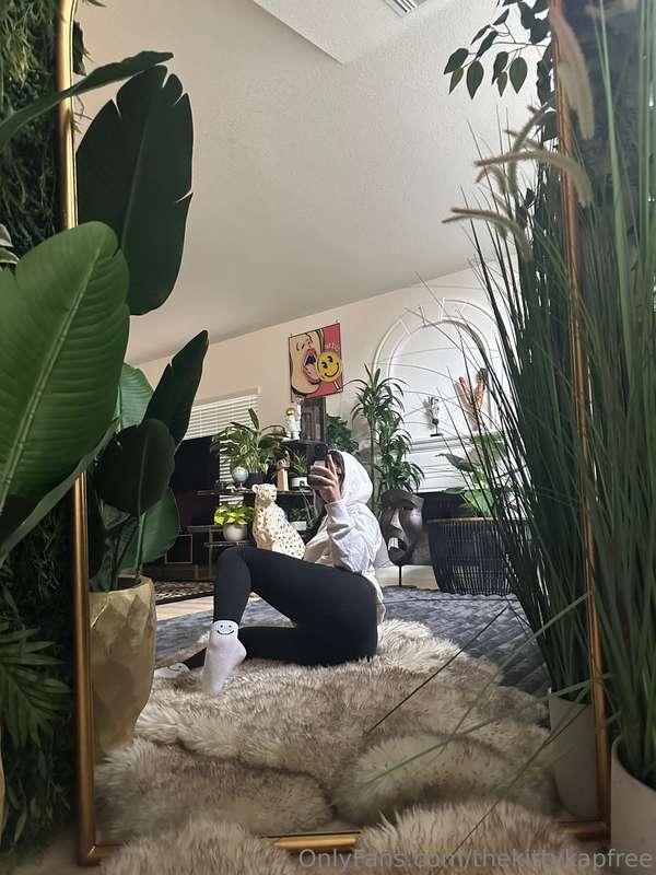 Leggings and hoodie or lingerie?? ☺️

𝑾𝒂𝒏𝒕 𝒕𝒉𝒆 𝑷𝑹𝑬𝑴𝑰𝑼𝑴 𝒆𝒙𝒑𝒆𝒓..