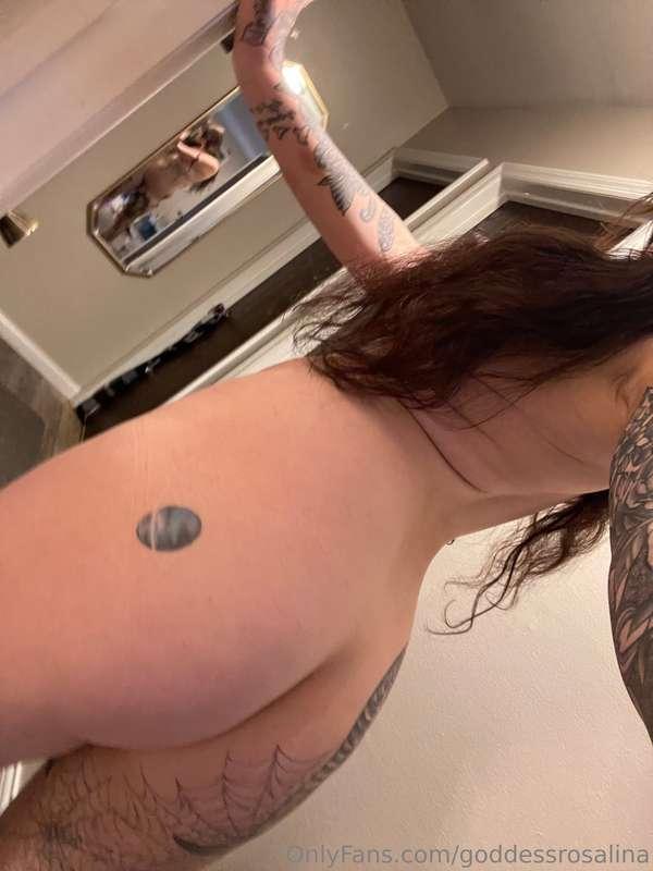 Want to see my naughty side? Come play with me @rosalinaryde..