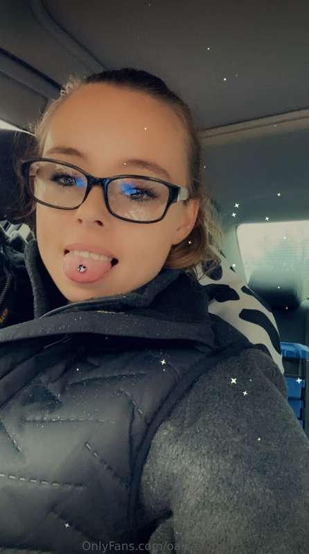 28👸🏼 single 😜 milf😈 all kinda content yall subscribe and hmu..