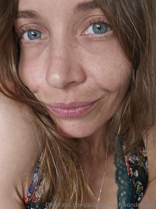 I got my passport photos done today... no smiles lol