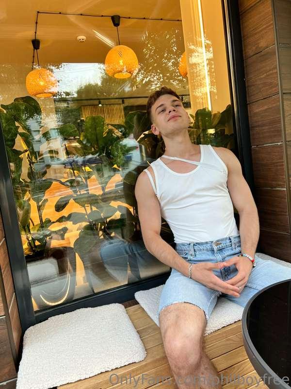 Actually, I like to take photos without a T-shirt 😋 See thes..