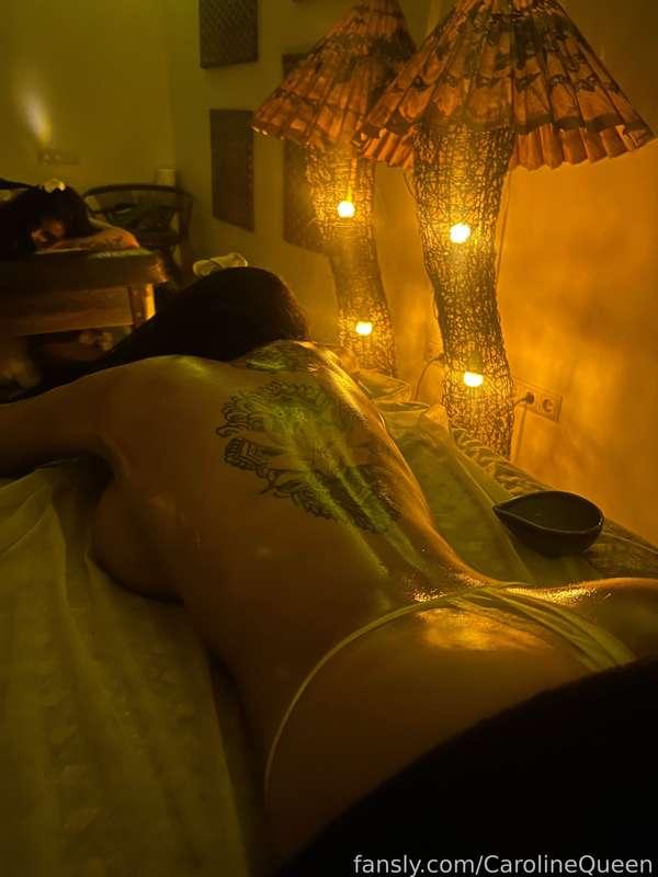 Let's go to relaxation together? 🤤Turn on some calm music, dim the lights, light a candle, open these photos and fantasize. Pretend that you are my massage therapist💆‍♀️

#massage #tattoo #relax #bigass #oil #femaleback #brunette #date #altgirl #escort 