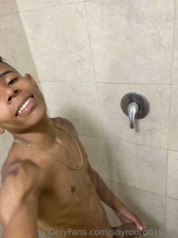 Solito en el baño 🥵