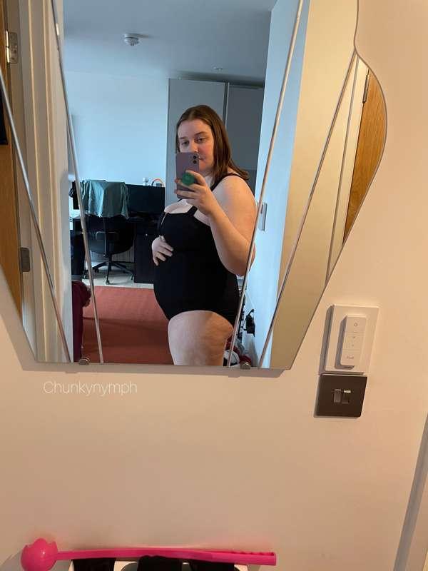 Just pregnant and a bit adorable 😌