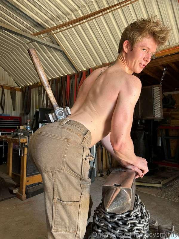 Just a man and his hammer ⚒️Could I have a moment of your ti..