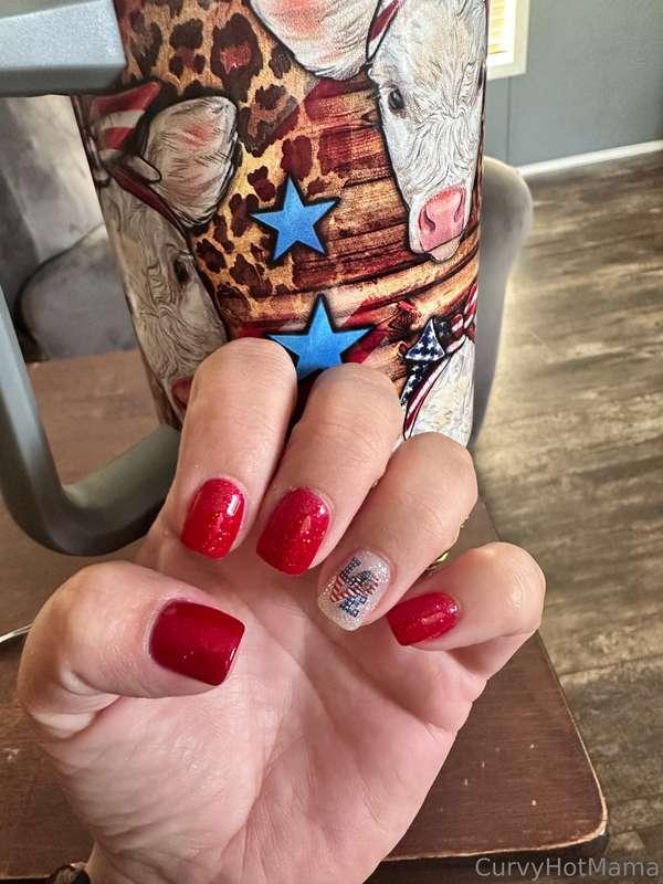Would my new nails look good wrapped around your 🍆?