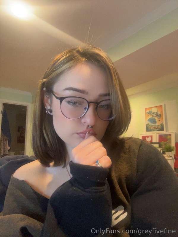 Do we like the short hair? 👀👀