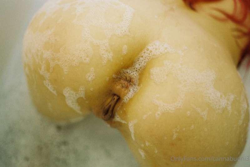 mm wouldnt a nice long bubble bath with me sound so nice and..
