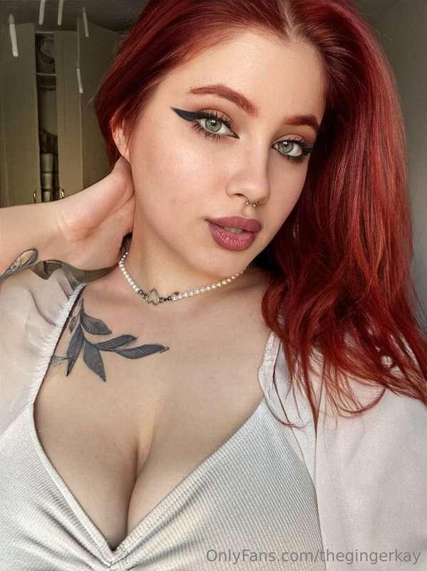 Today’s vibe: casual but charming 💕💋