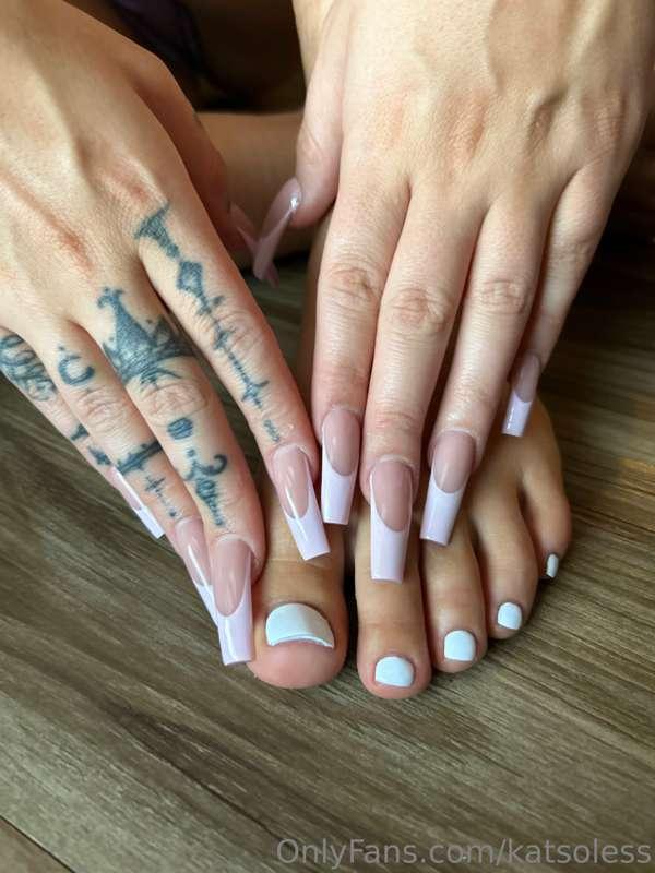Up close 👣👅 
Do you like white toes?