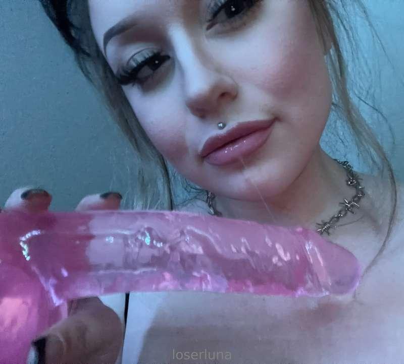 DM me ‘HEAD’ if you wanna see me take this huge dick down my..