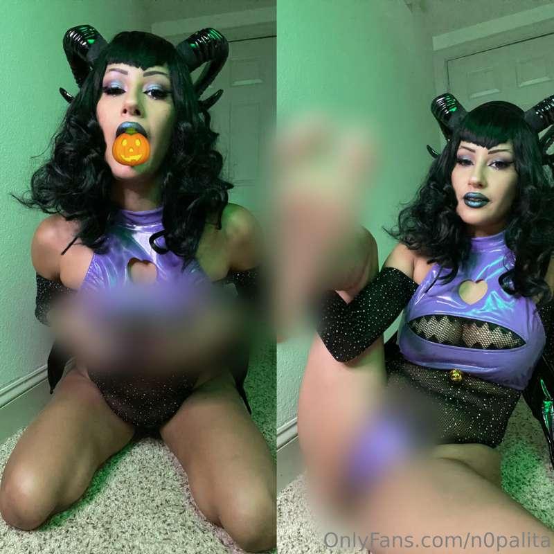 This succubus says Happy Halloween 👻 

Another affordable se..