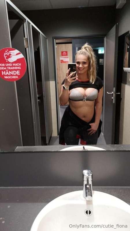 hihihi hab immer fantasien auf de gym Klo😝😁🫣