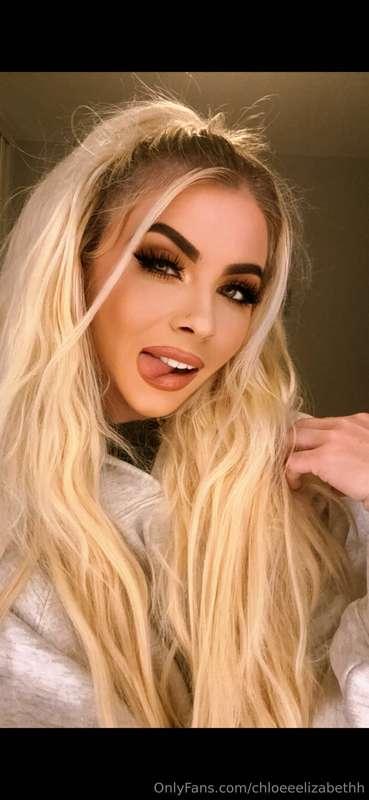 Your favourite blondie is waiting for a message from you😋htt..