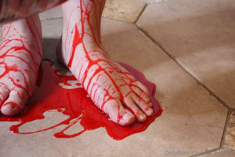 Foot Friday! Watch me drizzle some strawberry syrup all over..