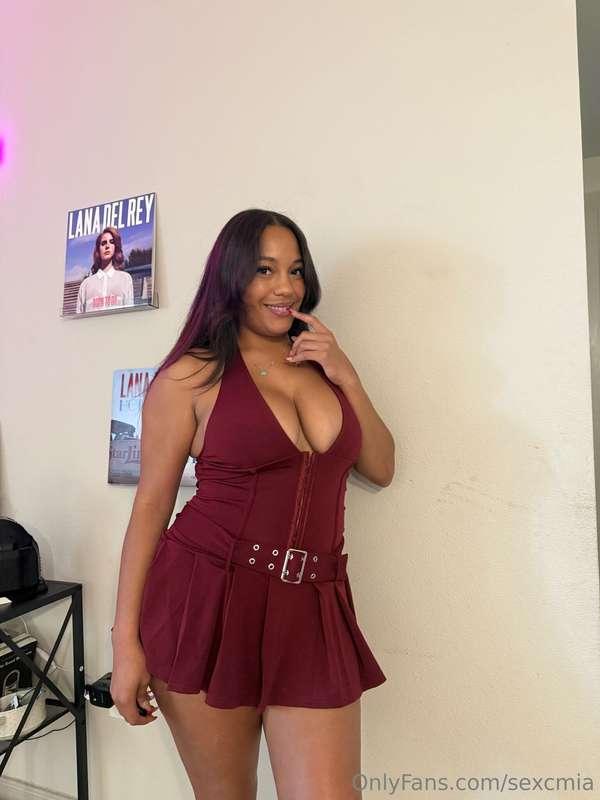 this red dress is my flirty superpower 😈💕