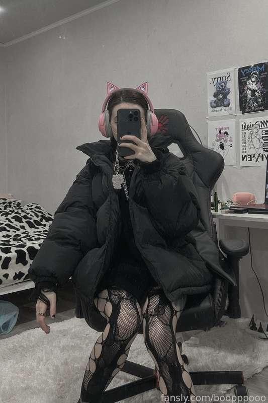 My new headphones &gt;&lt;

#egirl #selfie #fyp #gamegirl #teen #cutie  #glasses #nerdygirl