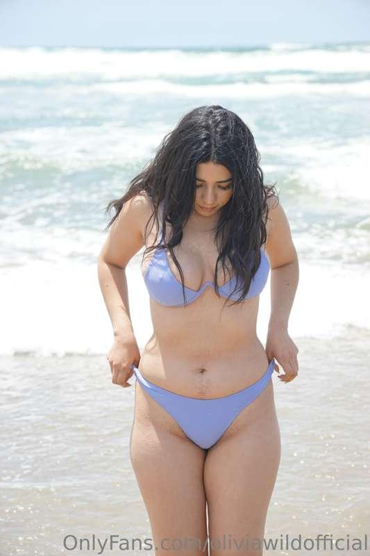 Taking a refreshing dip in the ocean to cool off 🥰 😊