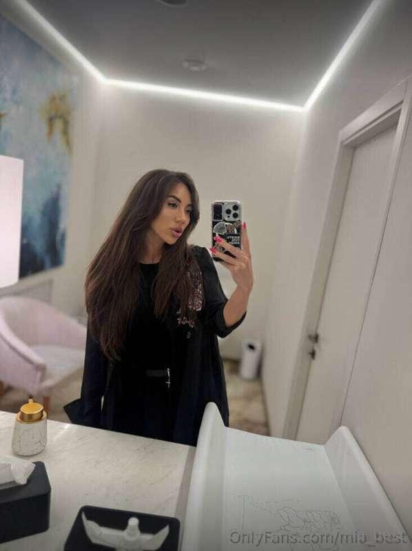 During work I went to the bathroom to see how I look again🤔,..