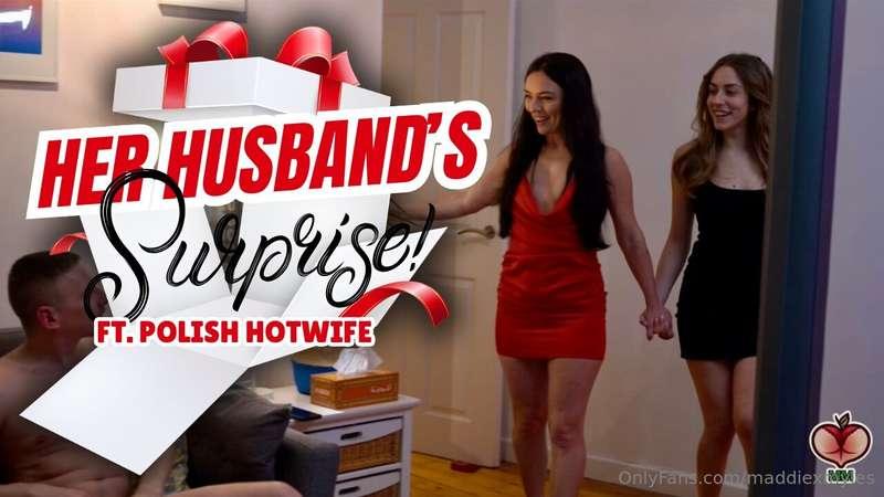 NEW THREESOME VIDEO! Being sent to DMs soon! 😈