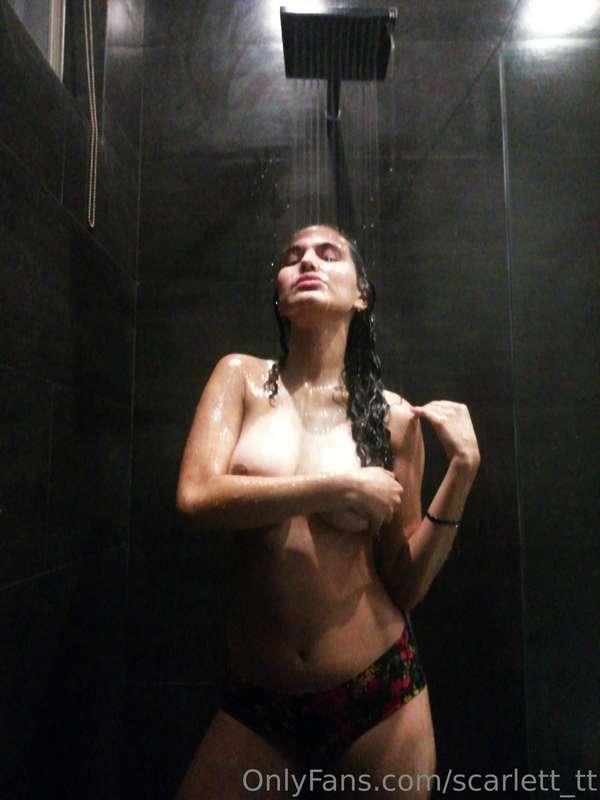 Join me baby, I need a body scrub and some love right now 💋🥵..