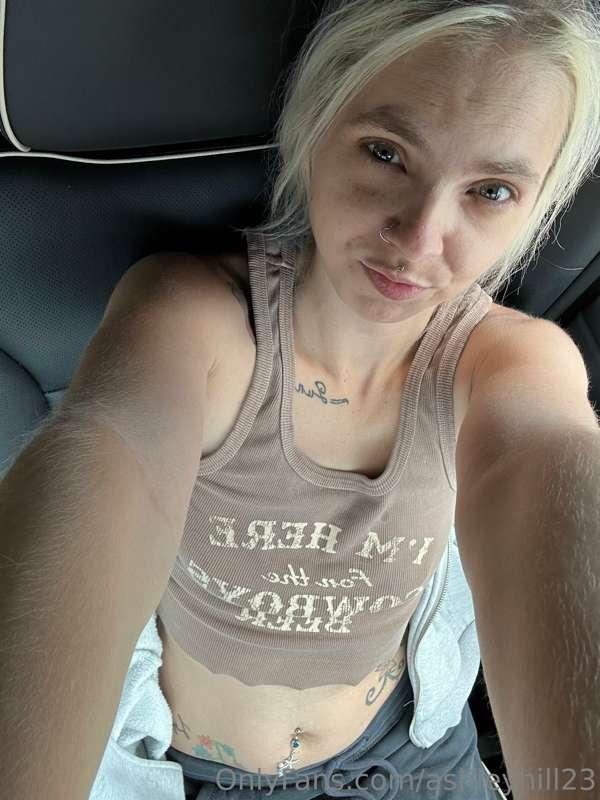 Just a morning selfie 💋
Still headed to my hotel.. got backe..