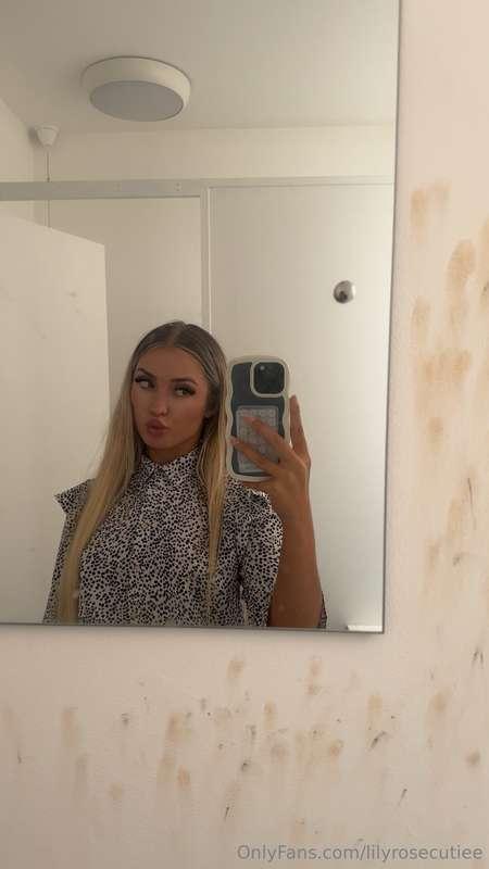 lilyrosecutiee image #0