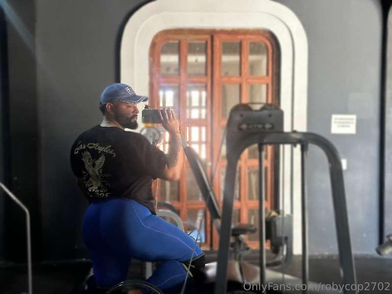 I arrived very sweaty from the gym love, I'll take a shower,..