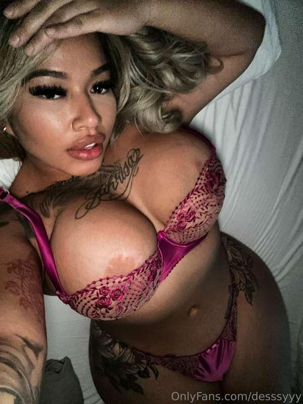 LIVE SEXTING available right now! Tip $100 & lets get naught..