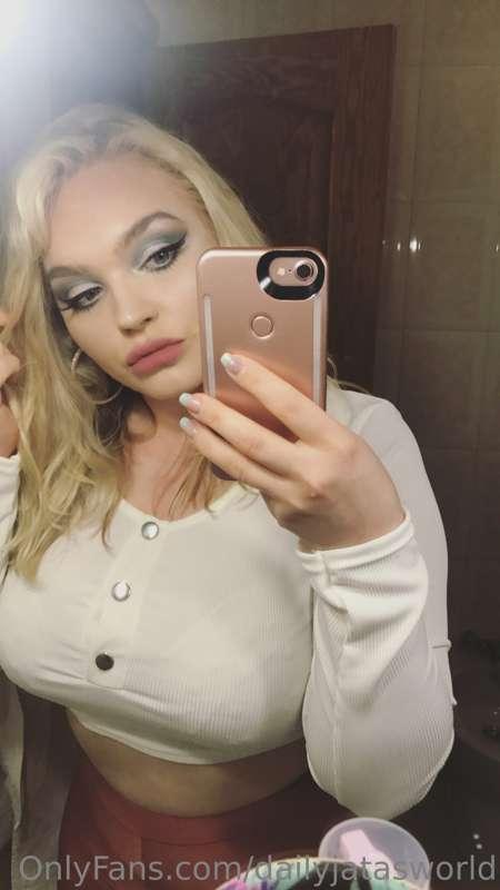 Wanna send each other selfies ? 👀😈💋