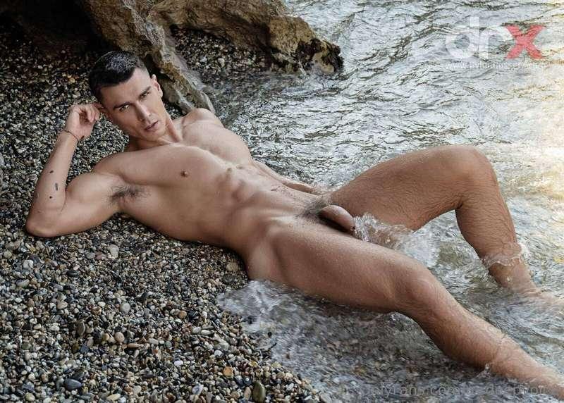 Wanna try risky sex on the beach?😝Happy Wanking fans!💦