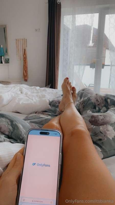 Cozy in bed and ready to connect… who’s ready to chat and ke..